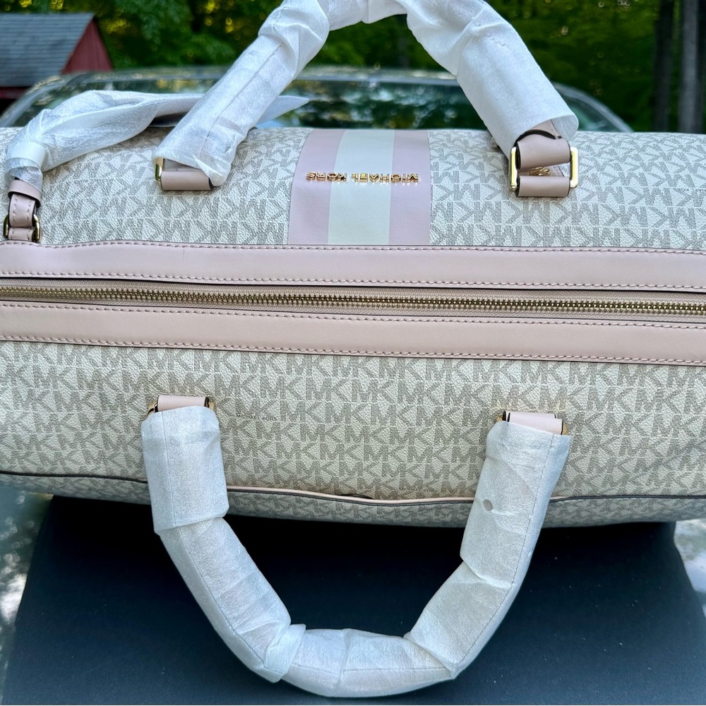 Michael Kors XL Bedford duffle - Picture 3 of 16